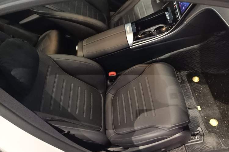 Used Mercedes-Benz C-Class 2024 Facelift C 260 L Night Edition Sport Version Right Front Seat
