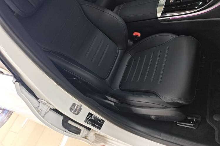 Used Mercedes-Benz C-Class 2024 Restyled C 260 L Sport Edition Right Front Seat