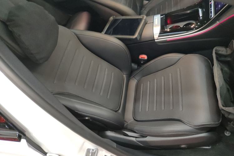 Used Mercedes-Benz C-Class 2024 Facelifted C-Class 260 L Night Edition Sports Version Right Front Seat