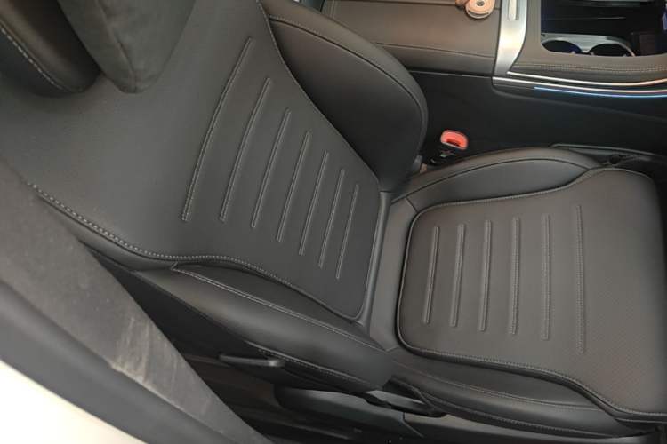 Used Mercedes-Benz C-Class 2024 Second Facelift C 260 L Sport Edition Right Front Seat