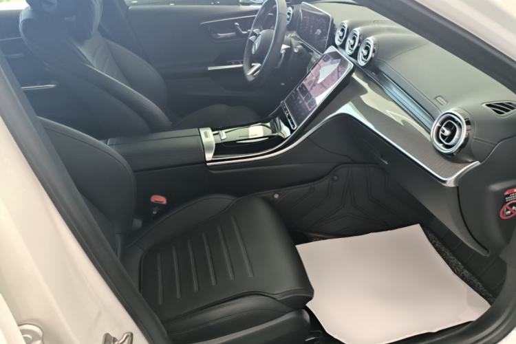 Used Mercedes-Benz C-Class 2024 Second Facelift C 260 L Starry Night Sport Edition Right Front Seat