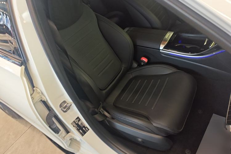 Used Mercedes-Benz C-Class 2024 Facelifted C-Class 260 L Night Edition Sports Version Right Front Seat