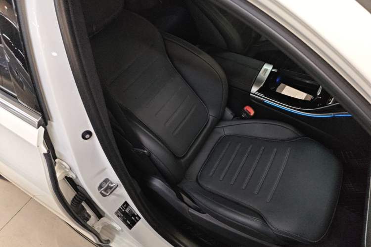 Used Mercedes-Benz C-Class 2024 Restyled C-Class 260 L Sport Edition Right Front Seat