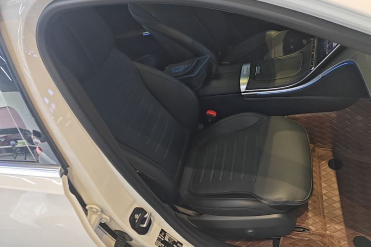 Used Mercedes-Benz C-Class 2024 Restyled C 260 L Sport Edition Right Front Seat