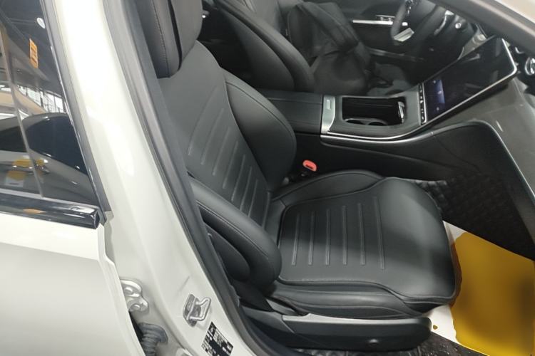 Used Mercedes-Benz C-Class 2024 Facelifted C-Class 260 L Night Edition Sports Version Right Front Seat