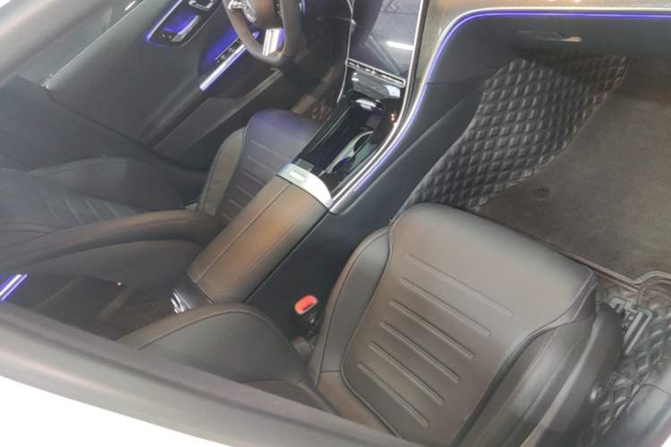 Used Mercedes-Benz C-Class 2024 Second Facelift C 260 L Sport Edition Right Front Seat