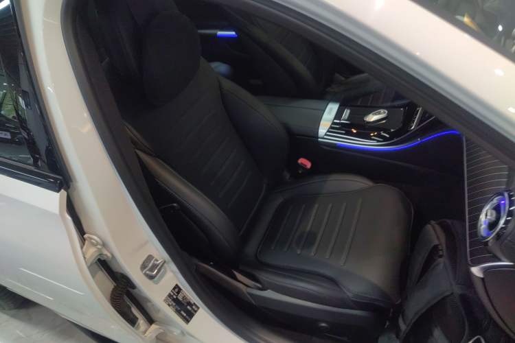 Used Mercedes-Benz C-Class 2024 Facelifted C-Class 260 L Night Edition Sports Version Right Front Seat