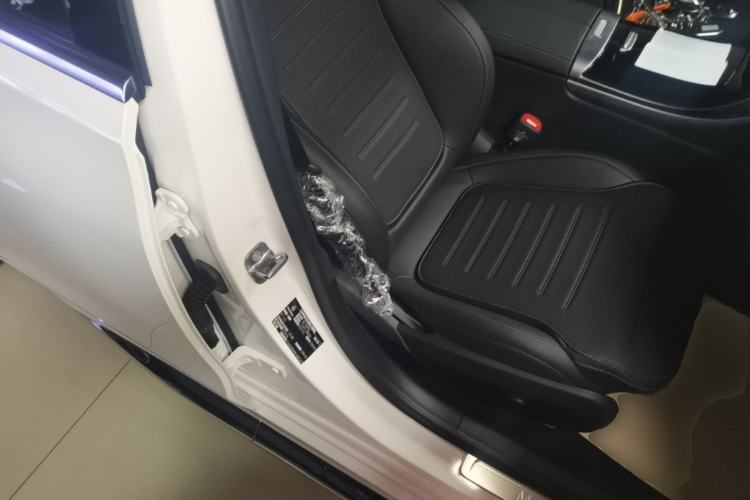 Used Mercedes-Benz C-Class 2024 Restyled C 260 L 4MATIC Sport Edition Right Front Seat