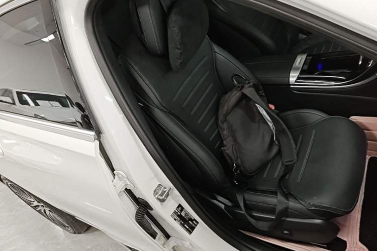 Used Mercedes-Benz C-Class 2024 C 200 L Sport Edition Right Front Seat