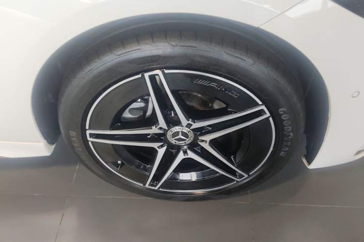Used Mercedes-Benz C-Class 2024 Facelifted C-Class 260 L Night Edition Sports Version Right Front Wheel Hub