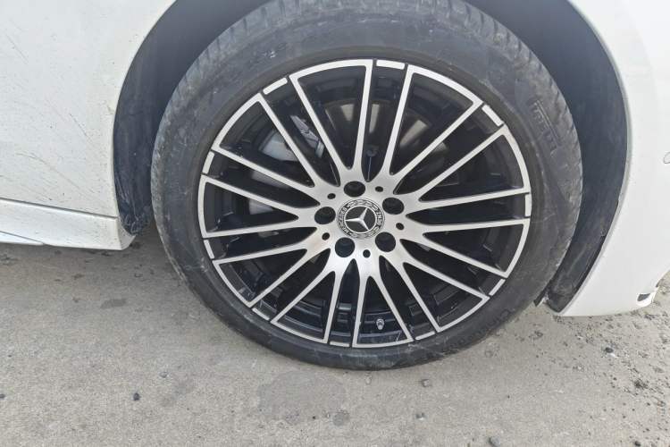 Used Mercedes-Benz C-Class 2024 Restyled C 260 L Sport Edition Right Front Wheel Hub