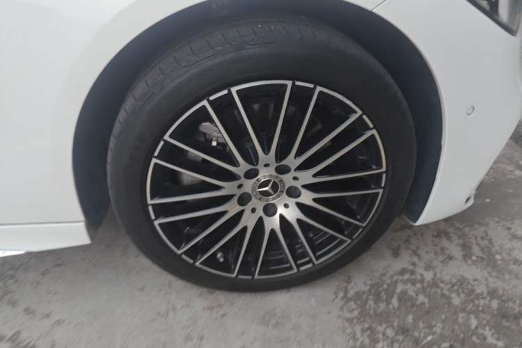 Used Mercedes-Benz C-Class 2024 C 260 L Sport Edition Right Front Wheel Hub