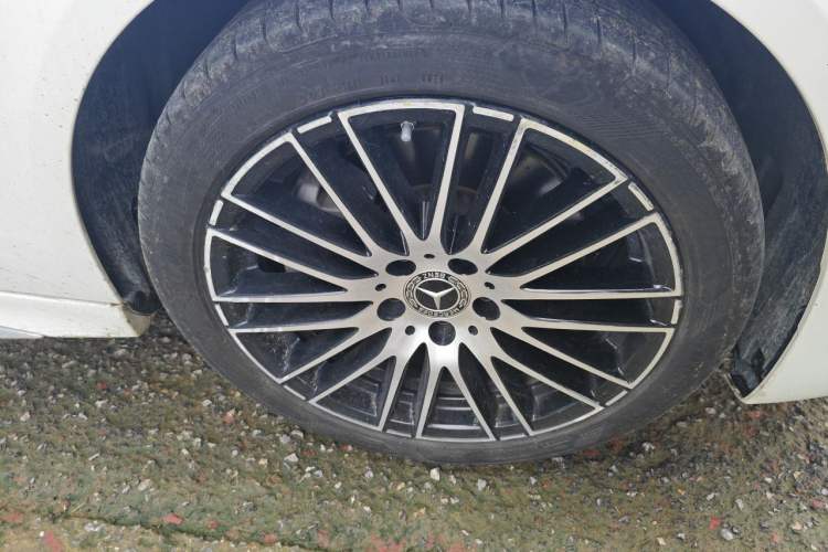 Used Mercedes-Benz C-Class 2024 Restyled C 260 L Sport Edition Right Front Wheel Hub