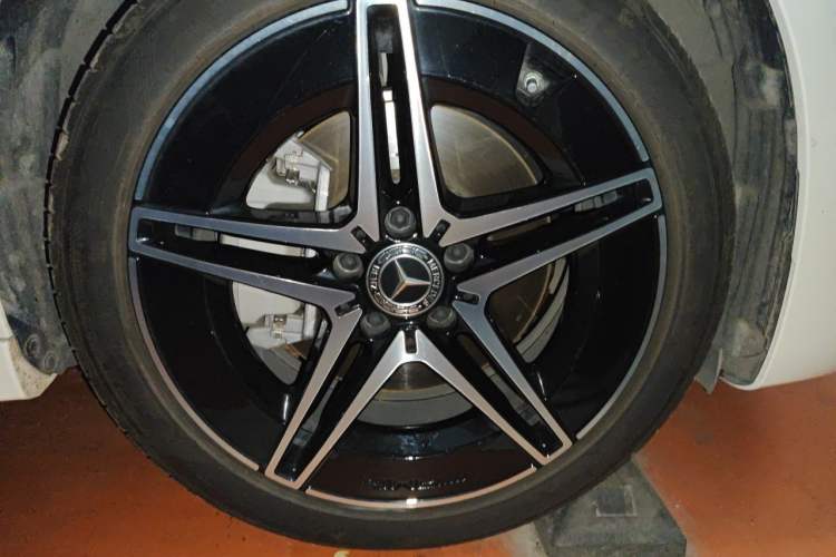 Used Mercedes-Benz C-Class 2024 C 260 L Brilliant Night Sports Edition Right Front Wheel Hub
