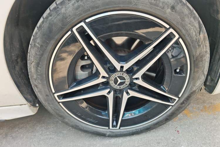 Used Mercedes-Benz C-Class 2024 Facelifted C-Class 260 L Night Edition Sports Version Right Front Wheel Hub