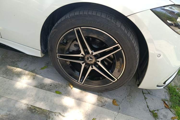 Used Mercedes-Benz C-Class 2024 C 260 L Brilliant Night Sports Edition Right Front Wheel Hub