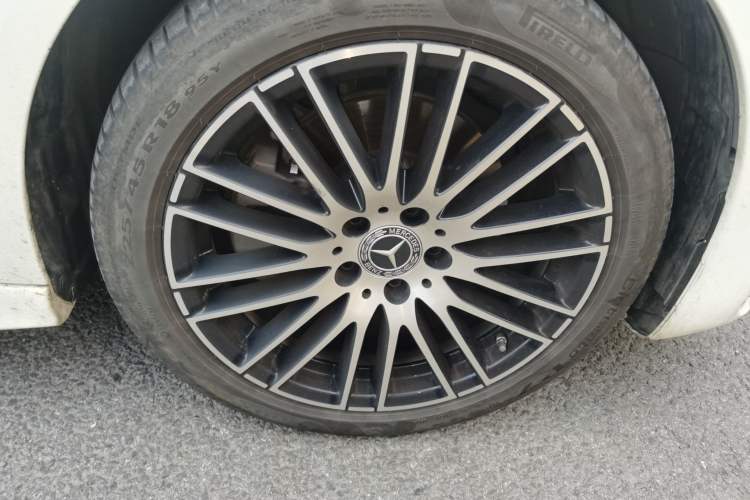 Used Mercedes-Benz C-Class 2024 Restyled C 200 L Sport Edition Right Front Wheel Hub