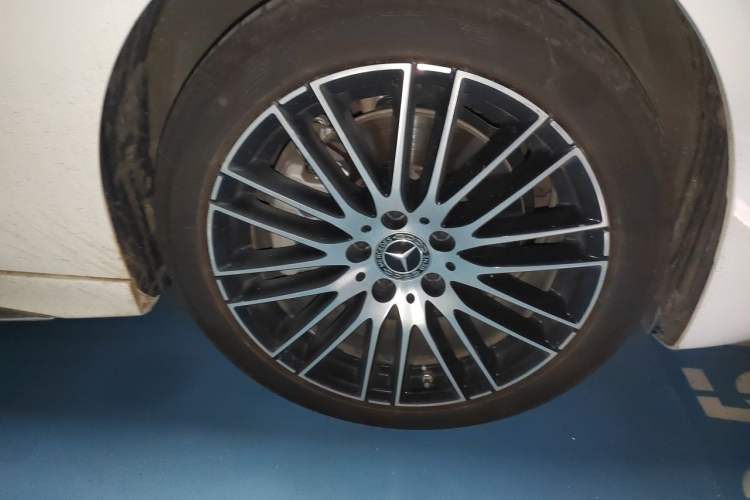 Used Mercedes-Benz C-Class 2024 Restyled C 260 L Sport Edition Right Front Wheel Hub