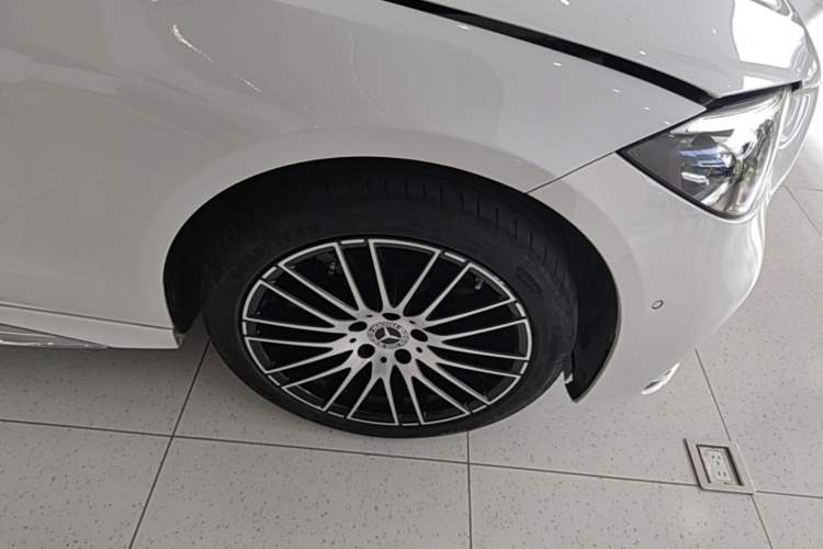 Used Mercedes-Benz C-Class 2024 C 260 L Sport Edition Right Front Wheel Hub