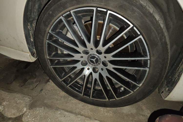 Used Mercedes-Benz C-Class 2024 Restyled C 260 L Sport Edition Right Front Wheel Hub