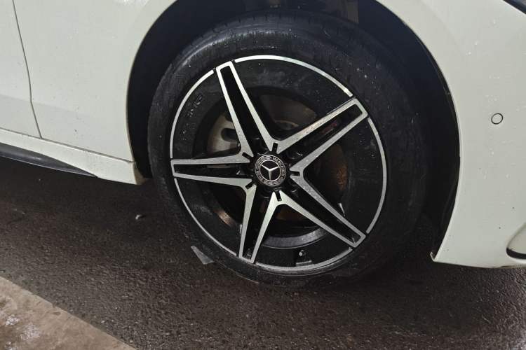 Used Mercedes-Benz C-Class 2024 Facelift C 260 L Night Edition Sport Version Right Front Wheel Hub
