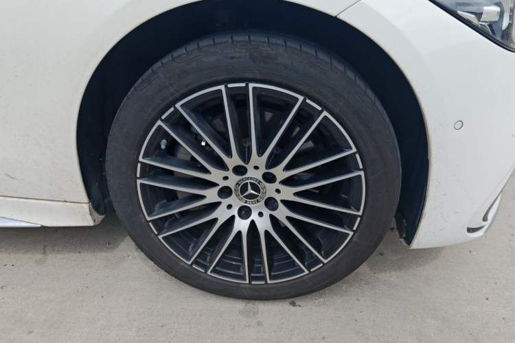 Used Mercedes-Benz C-Class 2024 Restyled C 260 L Sport Edition Right Front Wheel Hub
