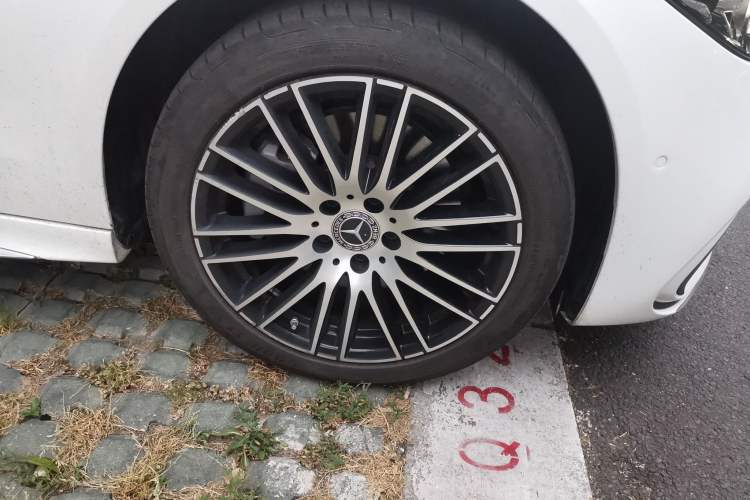 Used Mercedes-Benz C-Class  Right Front Wheel Hub