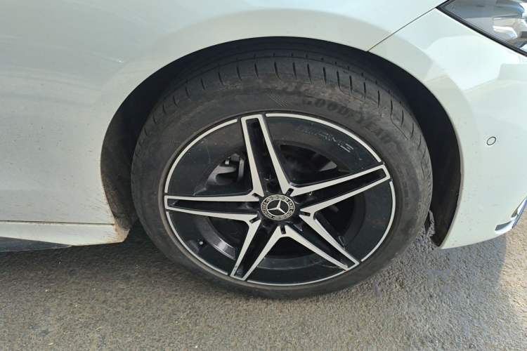 Used Mercedes-Benz C-Class 2024 Facelift C 260 L Night Edition Sport Version Right Front Wheel Hub