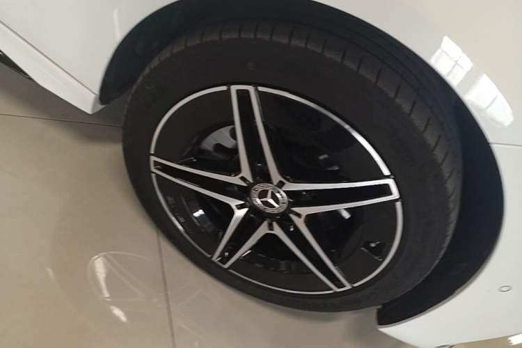 Used Mercedes-Benz C-Class 2024 C 260 L Brilliant Night Sports Edition Right Front Wheel Hub