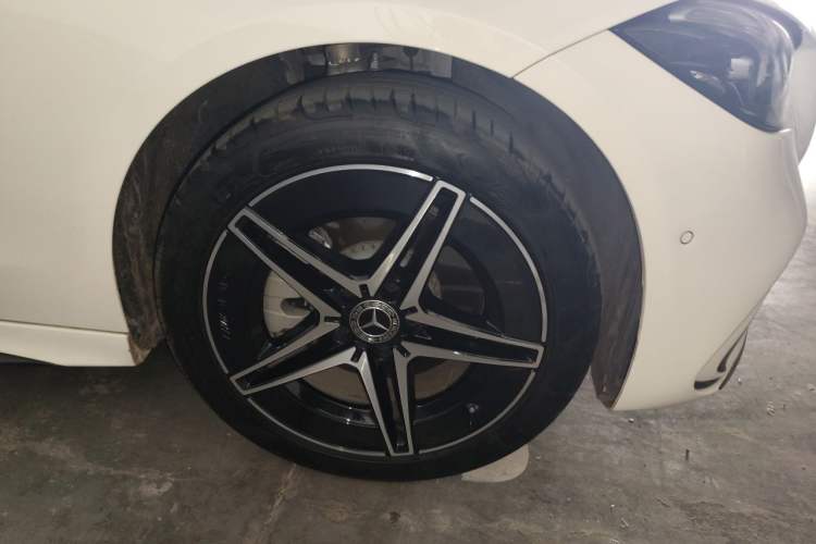 Used Mercedes-Benz C-Class 2024 Facelifted C-Class 260 L Night Edition Sports Version Right Front Wheel Hub