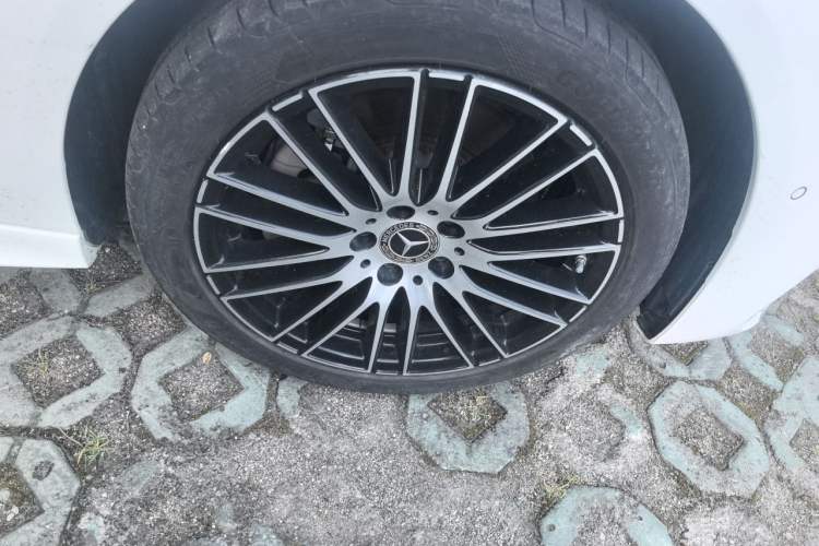 Used Mercedes-Benz C-Class 2024 Restyled C 260 L Sport Edition Right Front Wheel Hub