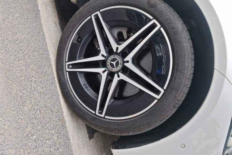 Used Mercedes-Benz C-Class 2024 Facelift C 260 L Night Edition Sport Version Right Front Wheel Hub