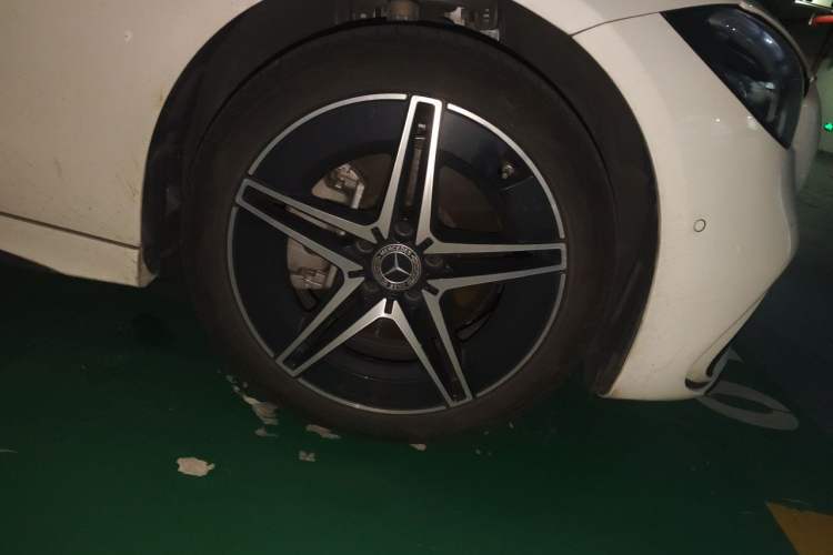 Used Mercedes-Benz C-Class 2024 C 260 L Brilliant Night Sports Edition Right Front Wheel Hub