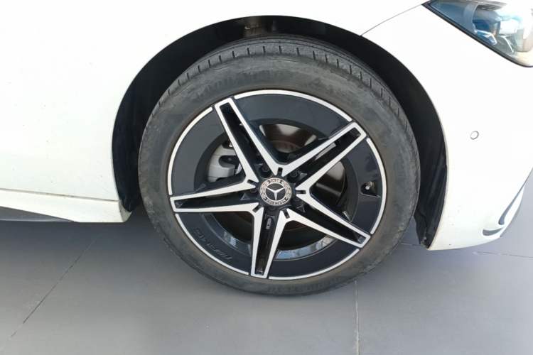 Used Mercedes-Benz C-Class 2024 C 260 L Brilliant Night Sports Edition Right Front Wheel Hub