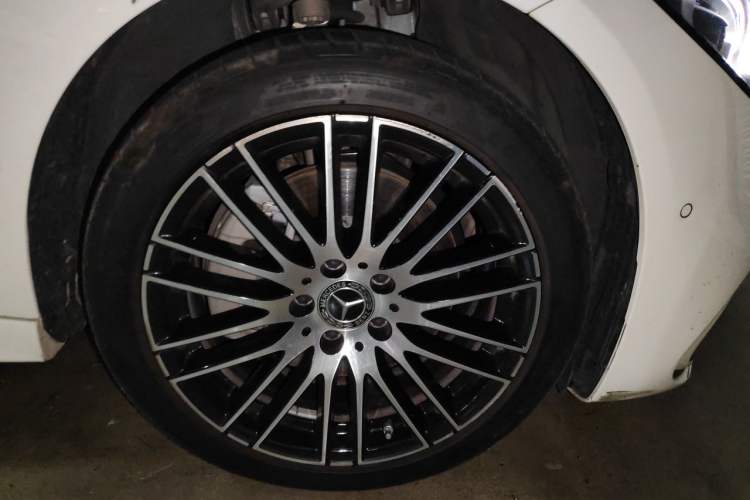 Used Mercedes-Benz C-Class 2024 Second Facelift C 260 L Sport Edition Right Front Wheel Hub