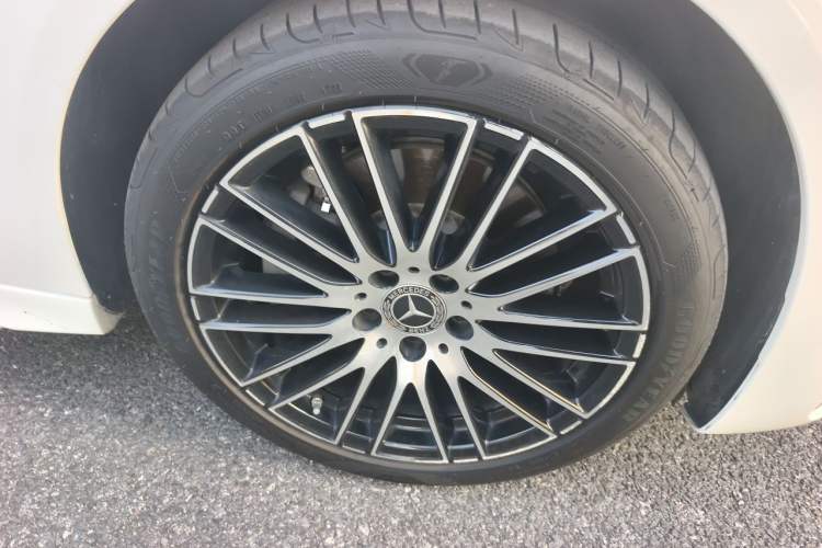 Used Mercedes-Benz C-Class 2024 C 260 L Sport Edition Right Front Wheel Hub
