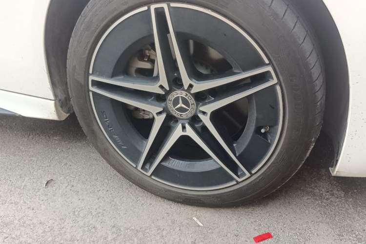 Used Mercedes-Benz C-Class 2024 Second Facelift C 260 L Starry Night Sport Edition Right Front Wheel Hub