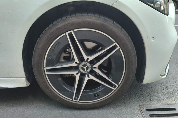 Used Mercedes-Benz C-Class 2024 Second Facelift C 260 L Starry Night Sport Edition Right Front Wheel Hub