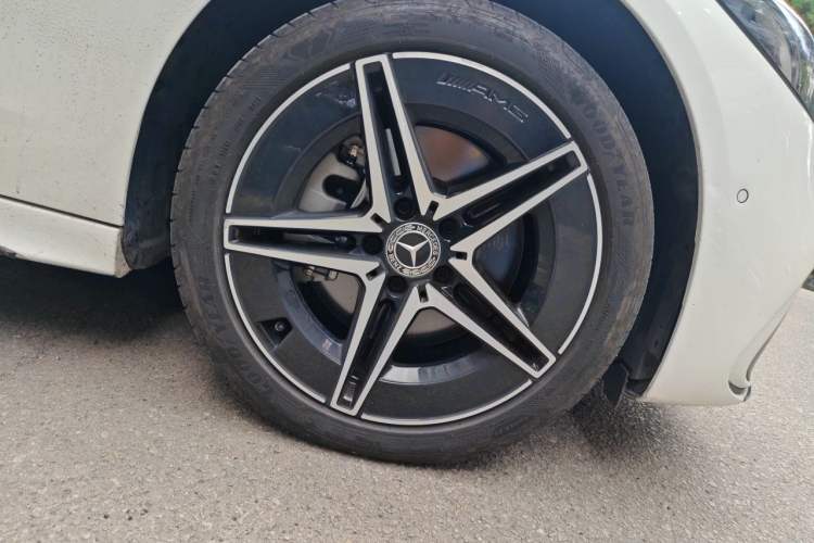 Used Mercedes-Benz C-Class 2024 C 260 L Brilliant Night Sports Edition Right Front Wheel Hub