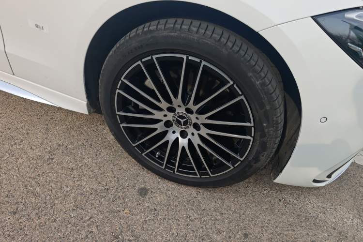 Used Mercedes-Benz C-Class 2024 Restyled C 260 L Sport Edition Right Front Wheel Hub