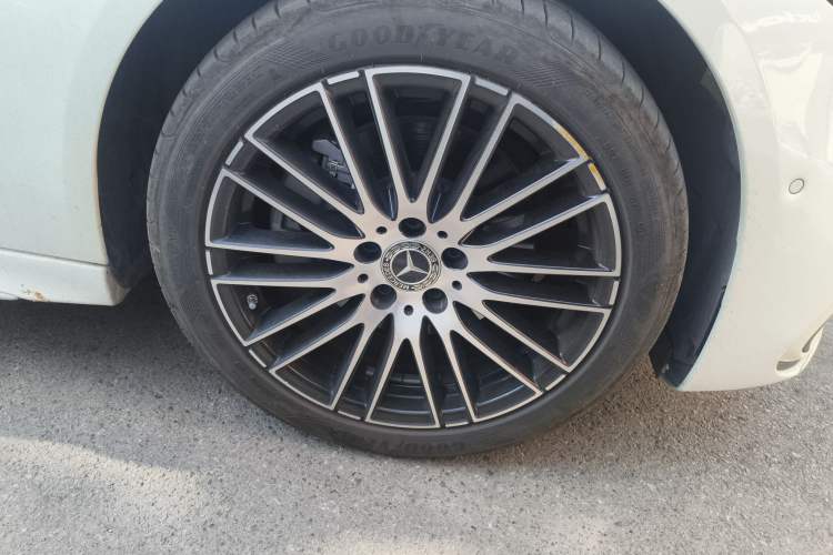 Used Mercedes-Benz C-Class 2024 C 200 L Sport Edition Right Front Wheel Hub