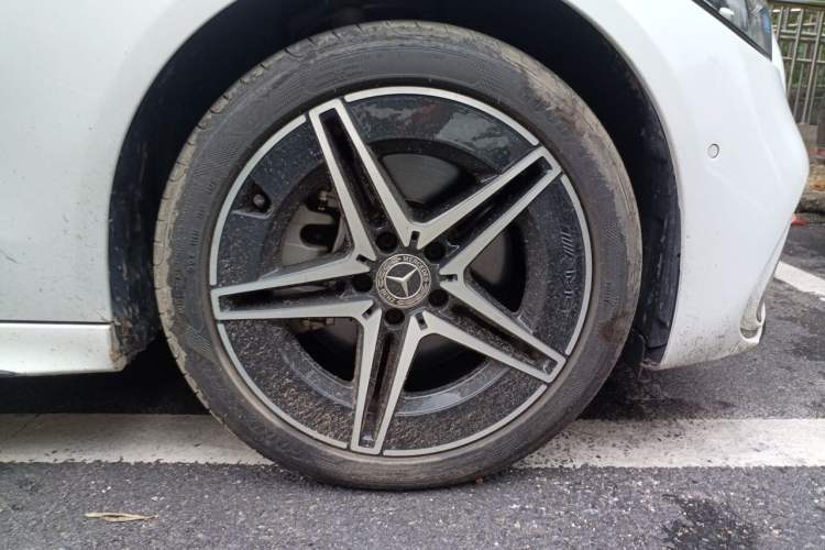 Used Mercedes-Benz C-Class 2024 Facelift C 260 L Night Edition Sport Version Right Front Wheel Hub