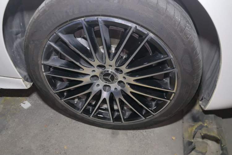 Used Mercedes-Benz C-Class 2024 Restyled C 260 L Sport Edition Right Front Wheel Hub