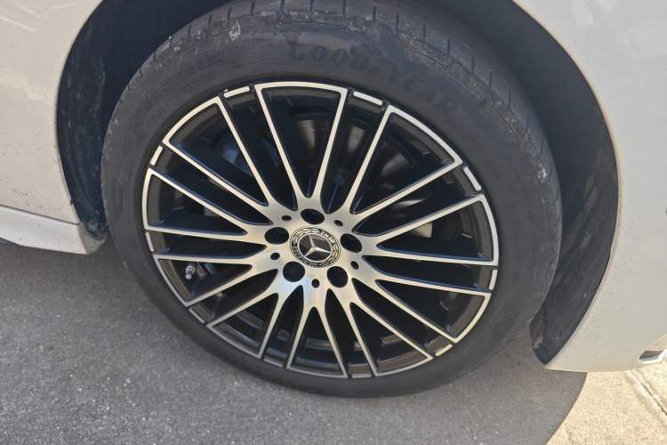 Used Mercedes-Benz C-Class 2024 Second Facelift C 260 L Sport Edition Right Front Wheel Hub