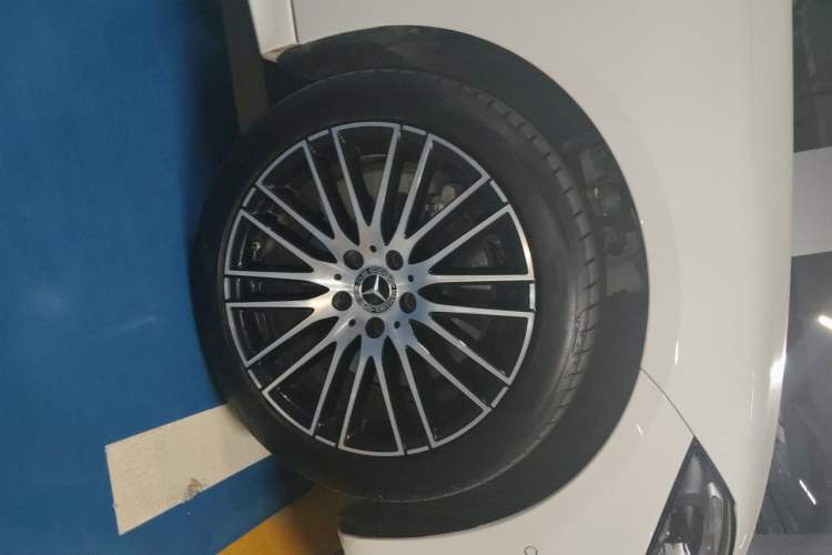 Used Mercedes-Benz C-Class 2024 Restyled C 260 L Sport Edition Right Front Wheel Hub