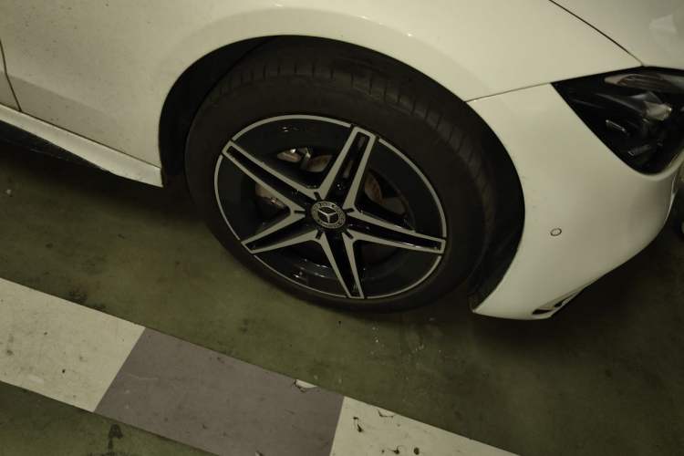 Used Mercedes-Benz C-Class 2024 Facelifted C-Class 260 L Night Edition Sports Version Right Front Wheel Hub