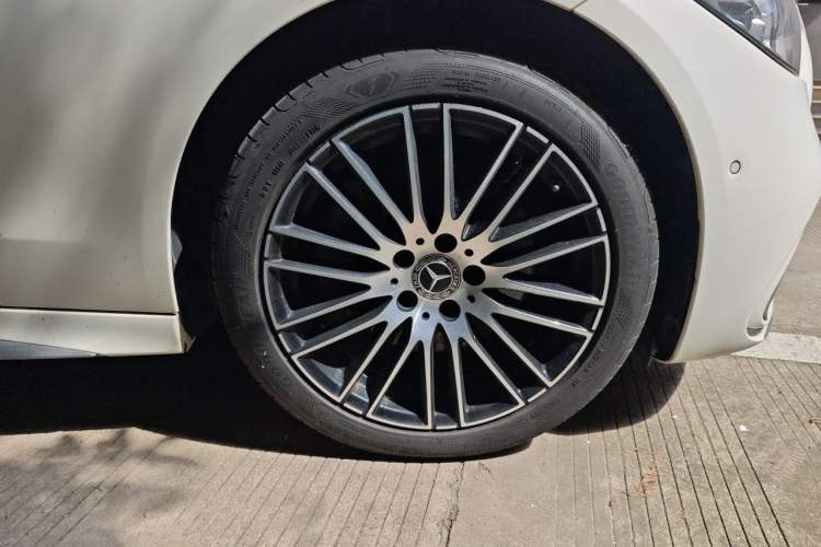Used Mercedes-Benz C-Class 2024 Second Facelift C 260 L Right Front Wheel Hub