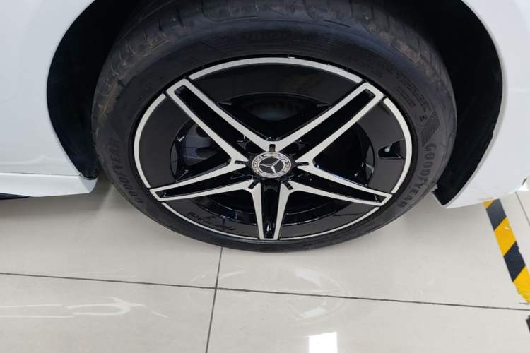 Used Mercedes-Benz C-Class 2024 Facelift C 260 L Night Edition Sport Version Right Front Wheel Hub
