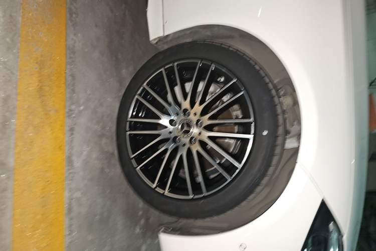 Used Mercedes-Benz C-Class 2024 Restyled C 260 L Sport Edition Right Front Wheel Hub