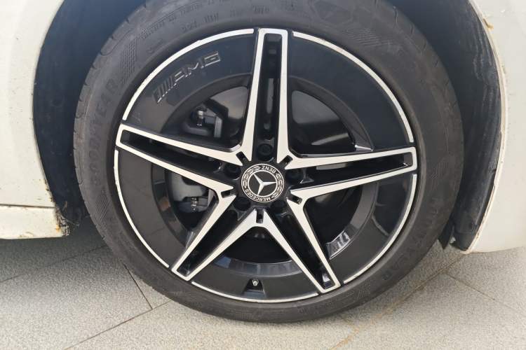 Used Mercedes-Benz C-Class 2024 C 260 L Brilliant Night Sports Edition Right Front Wheel Hub